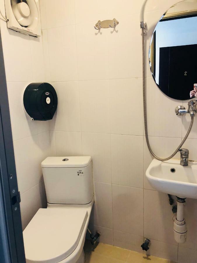 Chung Kiu Come Inn Hong Kong Bagian luar foto